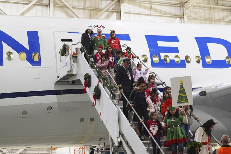 plane north pole santa denver colorado united airlines